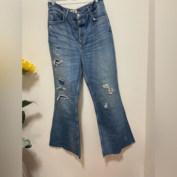 New Free People Retro Bell Bottom JeansDistressed Patch Flare size 34
